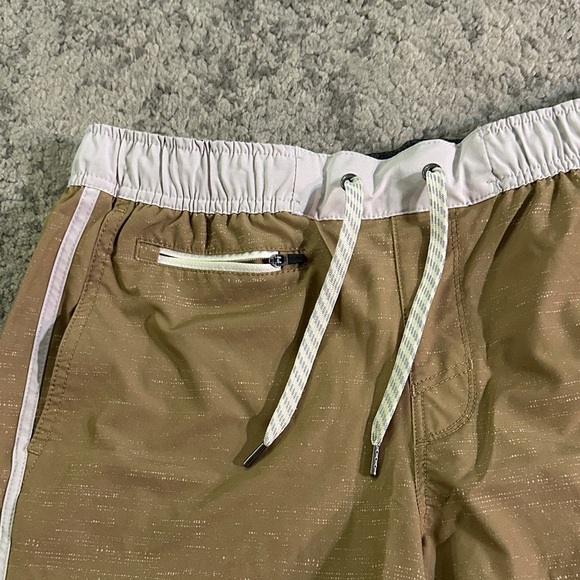 Vuori Men's Brown Athletic Shorts with White Accents - Picture 5 of 5